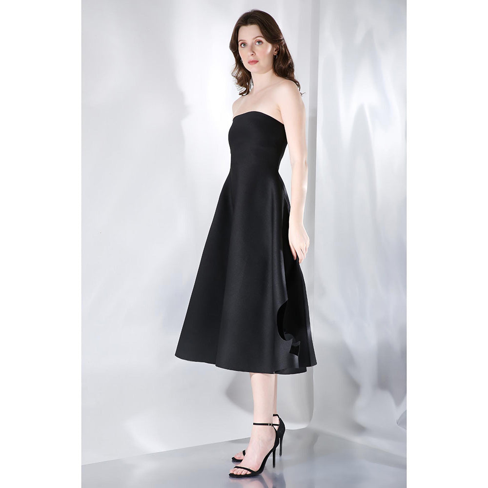 Ozeqo Ace Black Solid Strapless Tube Midi Dress