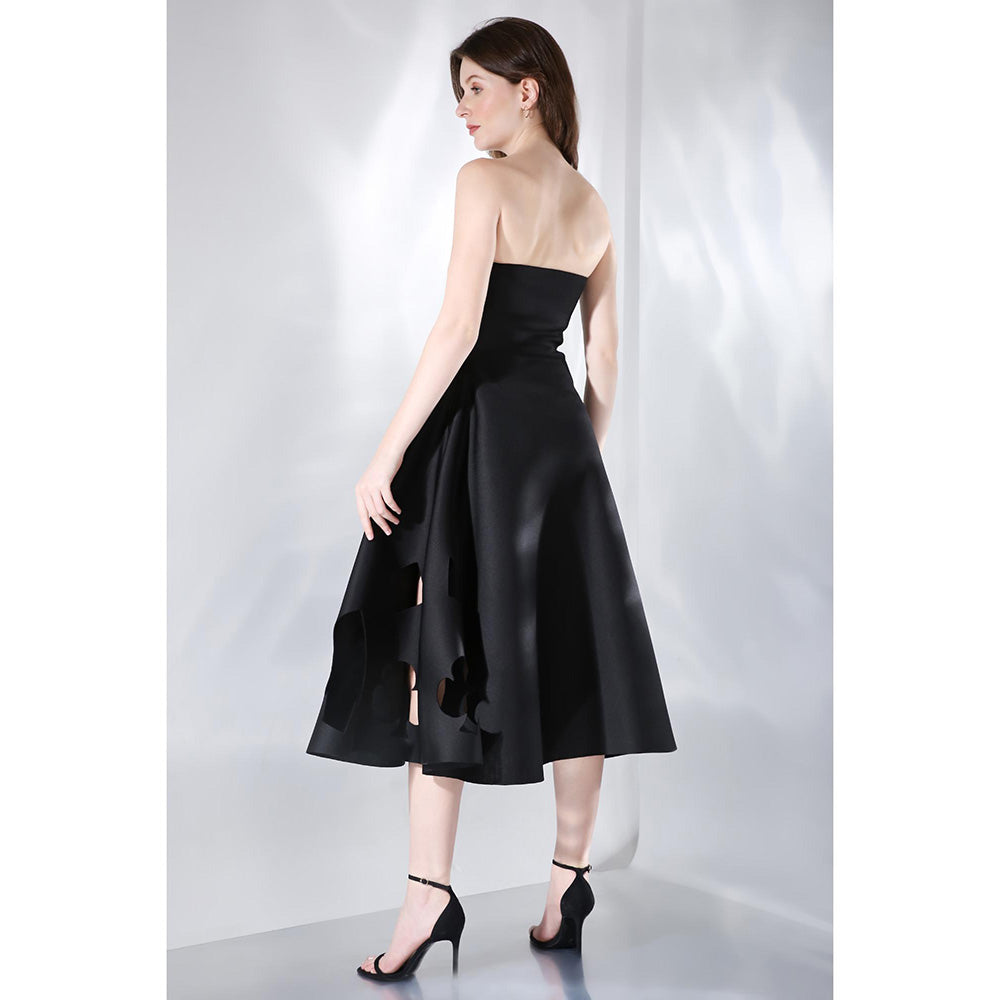 Ozeqo Ace Black Solid Strapless Tube Midi Dress