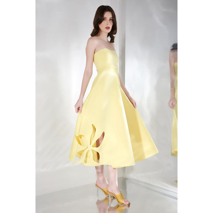 Ozeqo Daffodil Yellow Solid Strapless Tube Midi Dress