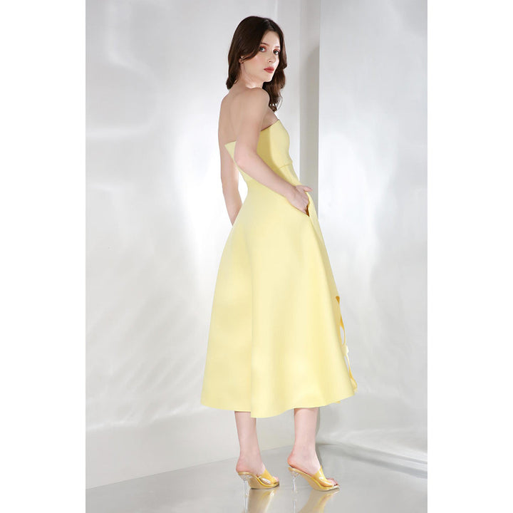 Ozeqo Daffodil Yellow Solid Strapless Tube Midi Dress