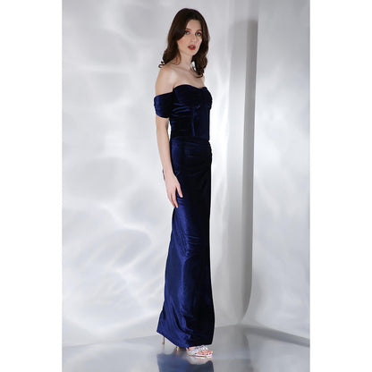 Ozeqo Thea Blue Velvet Solid Evening Gown