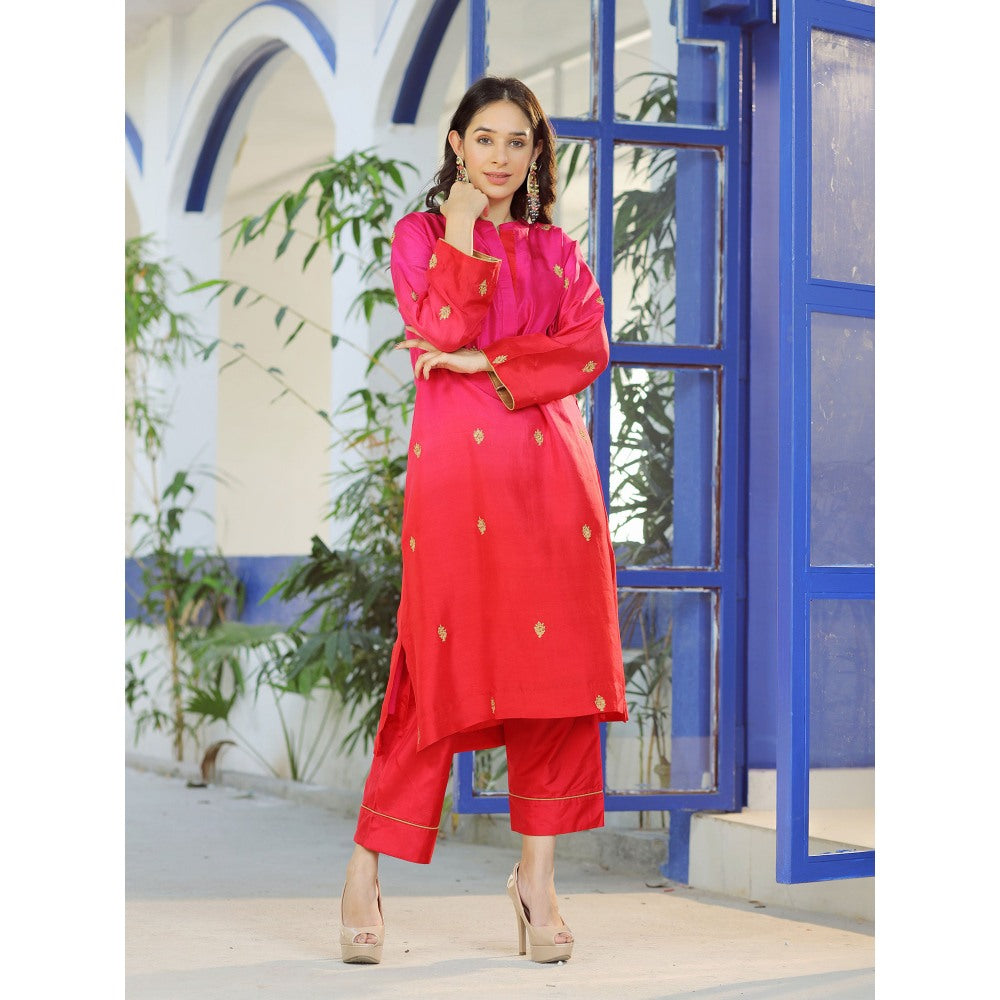 Pairaahan Esraa Double Shade Embroidered Kurta (Set of 2)