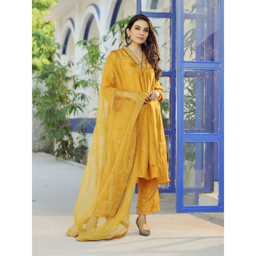 Pairaahan Zoella Silk. Mustard Hand Embroidered Kurta (Set of 3)