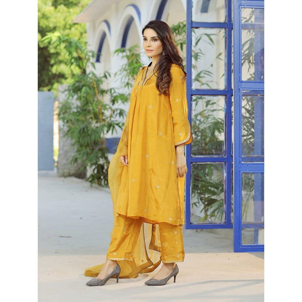Pairaahan Zoella Silk. Mustard Hand Embroidered Kurta (Set of 3)