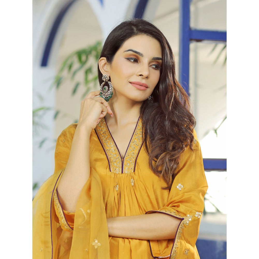 Pairaahan Zoella Silk. Mustard Hand Embroidered Kurta (Set of 3)