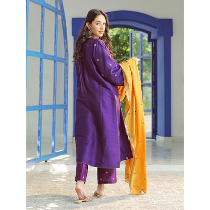 Pairaahan Nairab Silk Purple Hand Embroiderd Kurta (Set of 3)