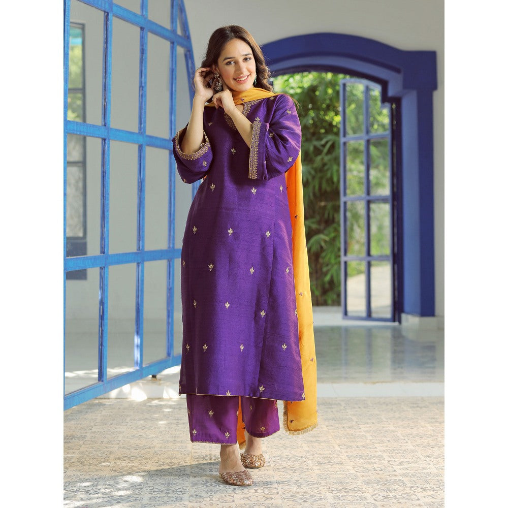 Pairaahan Nairab Silk Purple Hand Embroiderd Kurta (Set of 3)