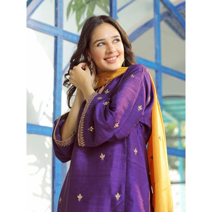 Pairaahan Nairab Silk Purple Hand Embroiderd Kurta (Set of 3)