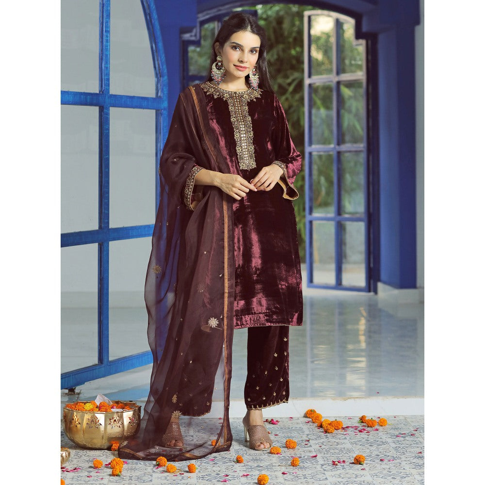 Pairaahan Lyna Velvet Embroidered Kurta (Set of 3)