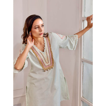 Pairaahan Sadaf Kurta (Set of 2)
