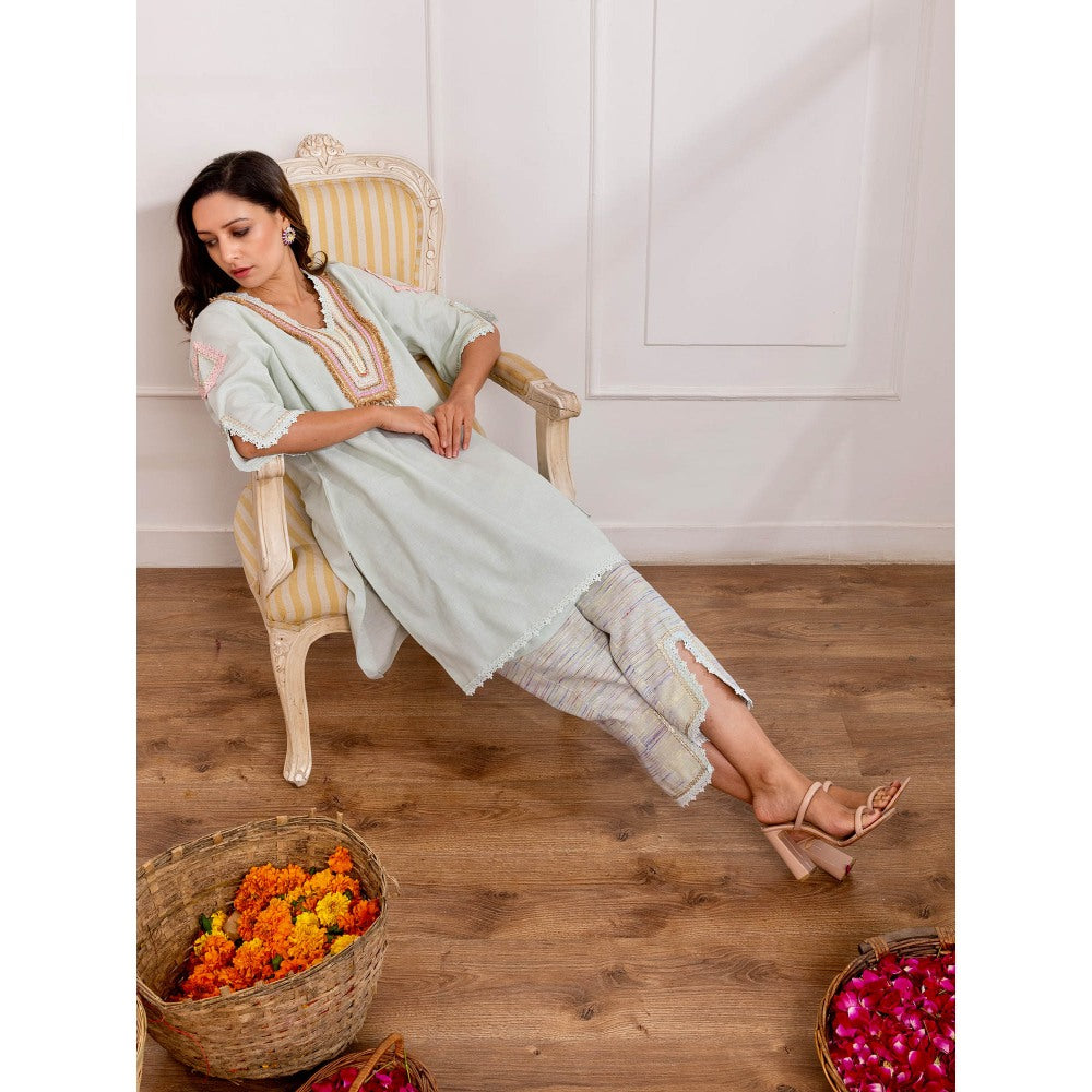 Pairaahan Sadaf Kurta (Set of 2)