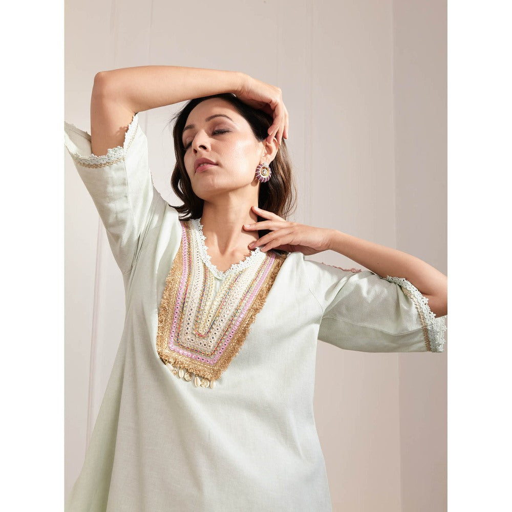 Pairaahan Sadaf Kurta (Set of 2)