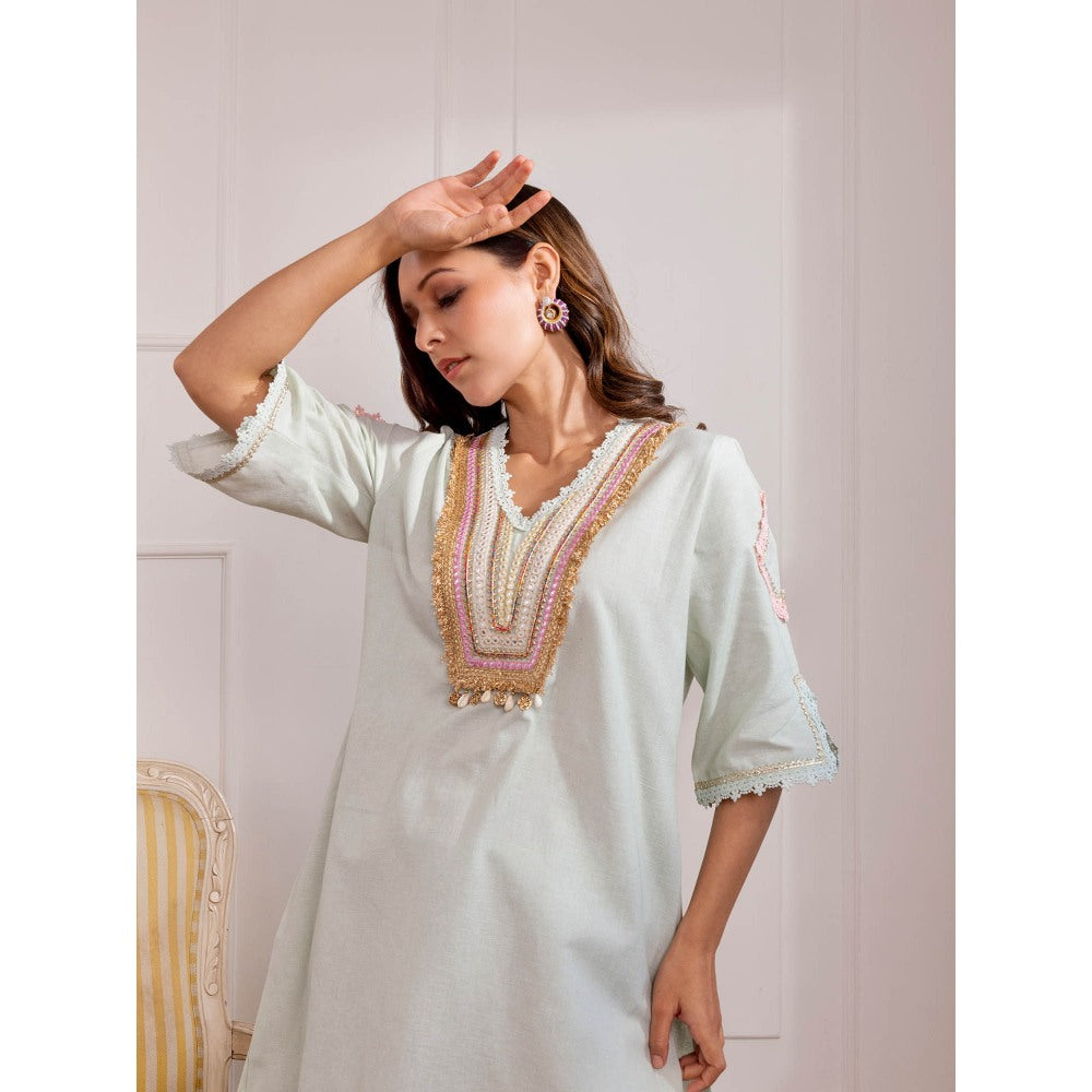 Pairaahan Sadaf Kurta (Set of 2)