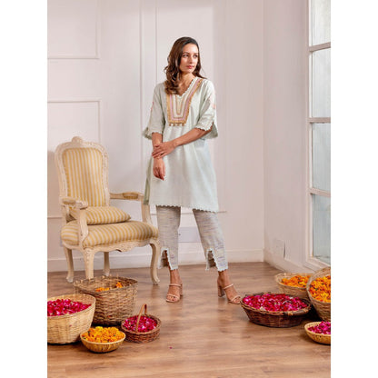 Pairaahan Sadaf Kurta (Set of 2)