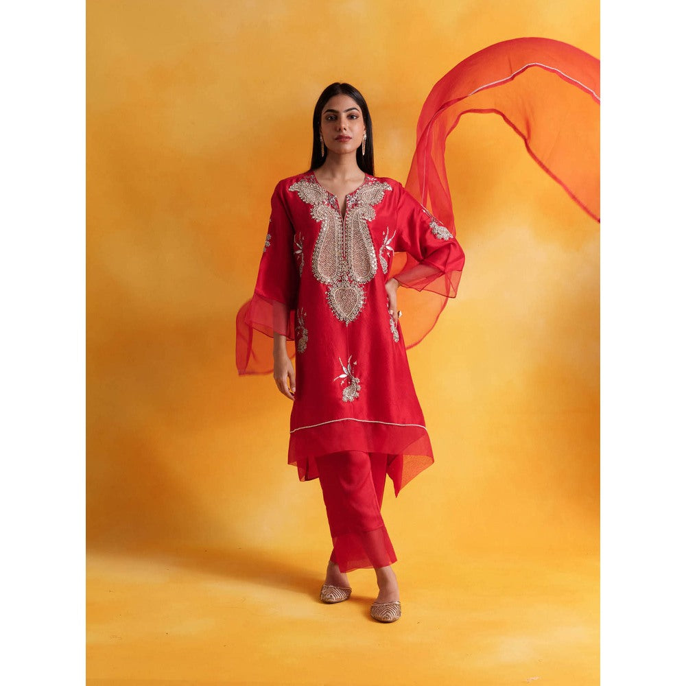 Pairaahan NAZAKAT Red Kaftan with Pant (Set of 3)