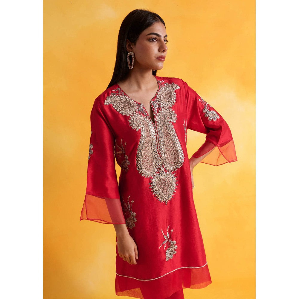 Pairaahan NAZAKAT Red Kaftan with Pant (Set of 3)