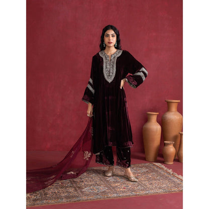 Pairaahan J.R Velvet Kurta with Pant (Set of 3)