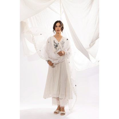 PANTS AND PAJAMAS White Organza Dupatta