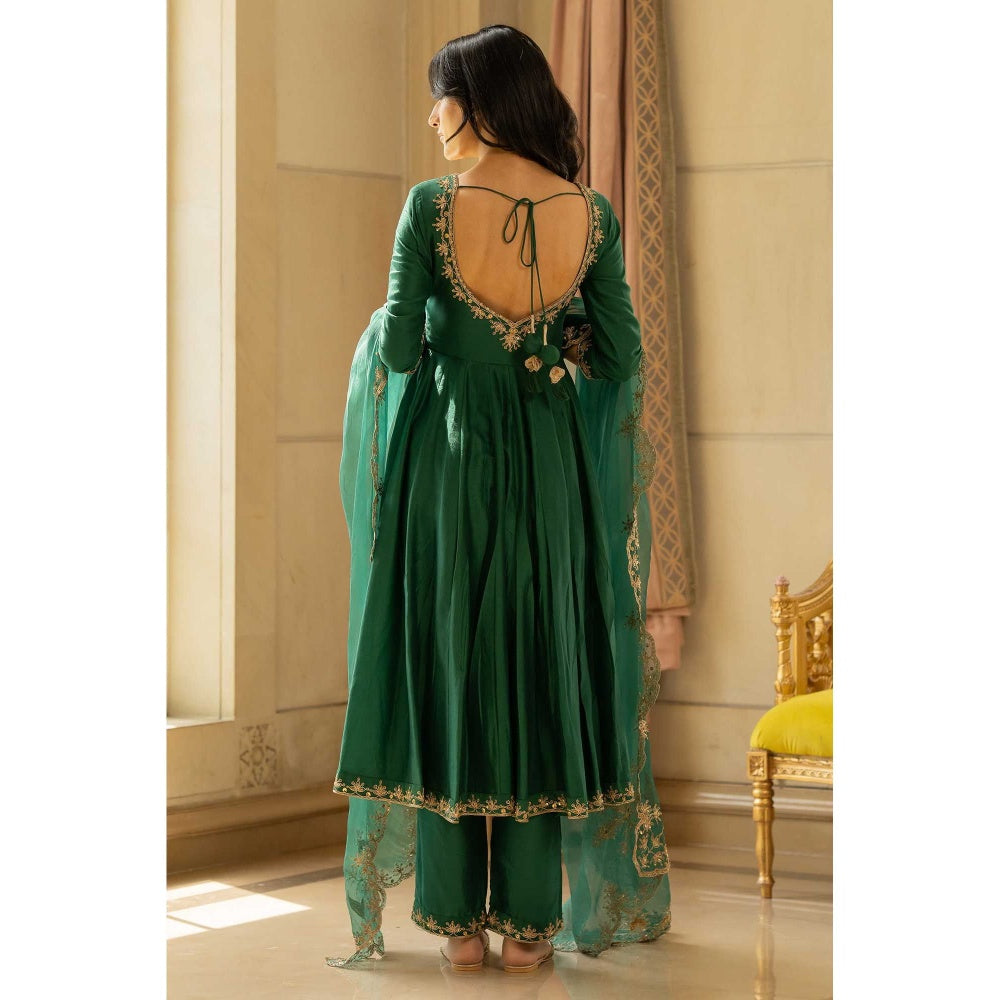 Paulmi & Harsh Women Green Chiniya Silk Round Neck Kurta with Pant and Dupatta