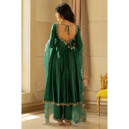 Paulmi & Harsh Women Green Chiniya Silk Round Neck Kurta with Pant and Dupatta