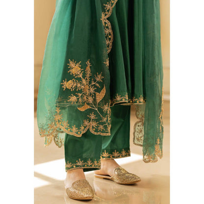 Paulmi & Harsh Women Green Chiniya Silk Round Neck Kurta with Pant and Dupatta