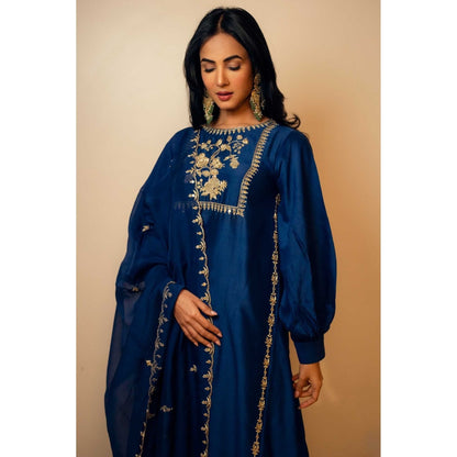 Paulmi & Harsh Women Navy Blue Chiniya Silk Round Neck Kurta with Pant
