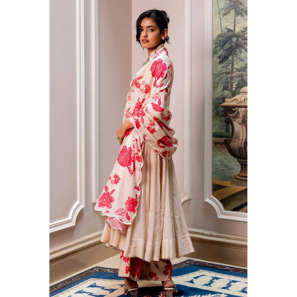 Paulmi & Harsh Women Off White Chiniya Silk Round Neck Kurta with Pant and Dupatta
