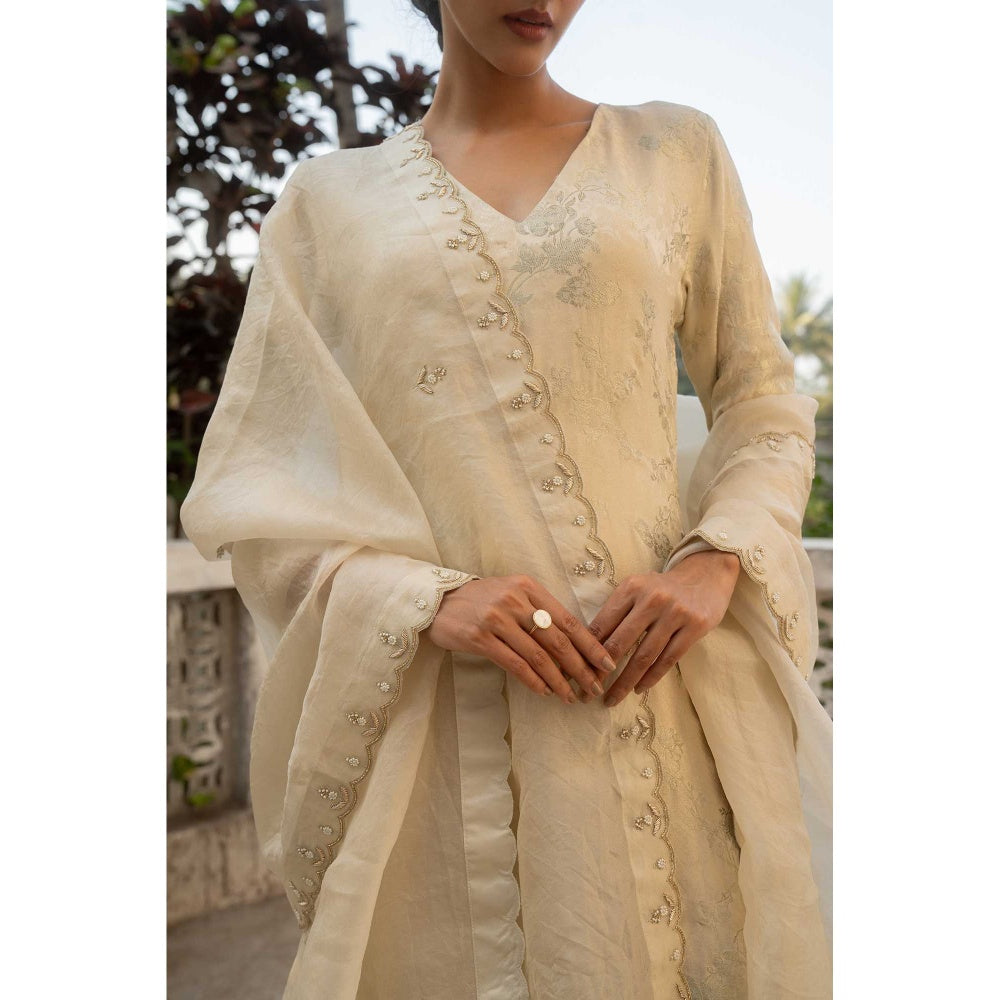 Paulmi & Harsh Women Ivory Jacquard V-Neck Kurta with Pant and Dupatta