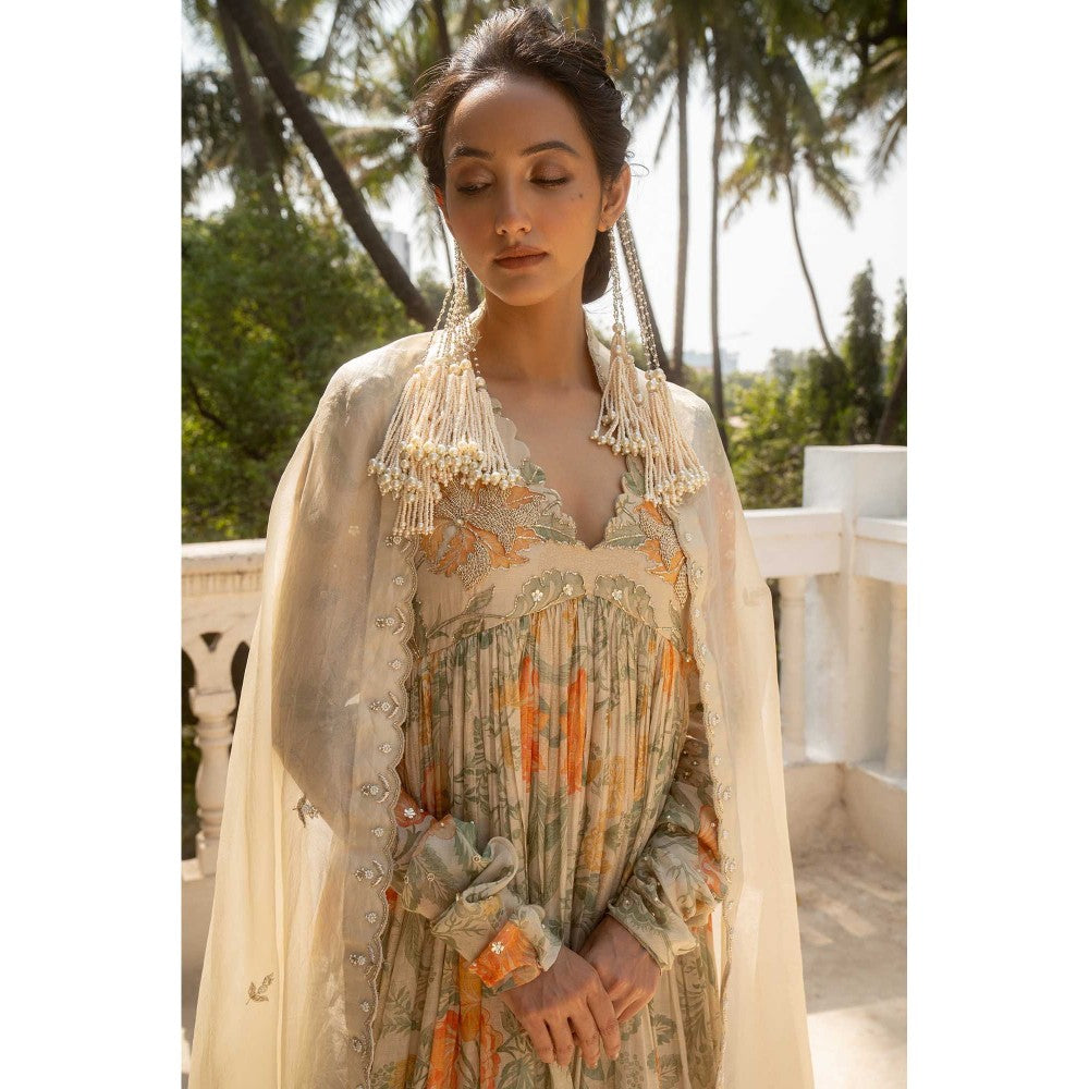 Paulmi & Harsh Women Ivory Chanderi V-Neck Kurta with Pant and Dupatta