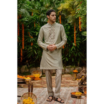 Philocaly Men Aabha Green Silk Blend Mandarin Neck Thread Work Kurta
