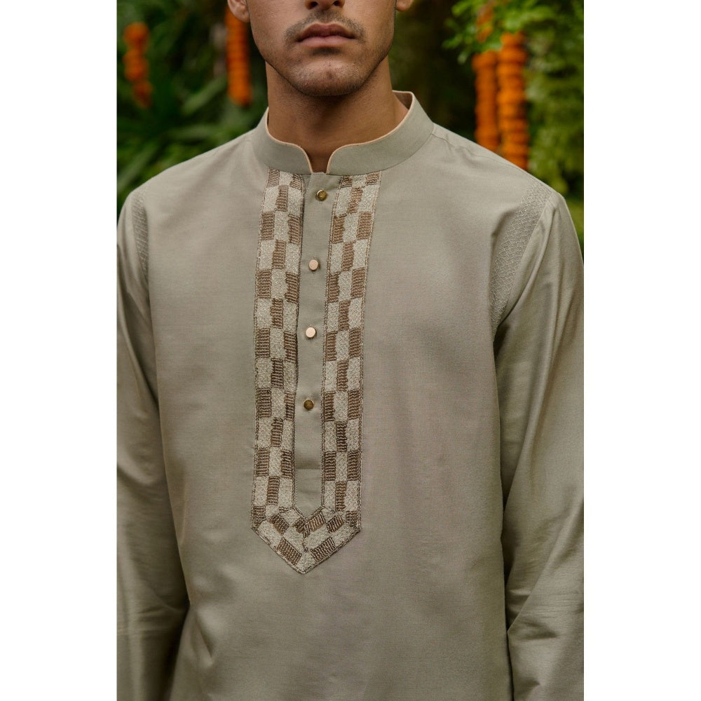 Philocaly Men Aabha Green Silk Blend Mandarin Neck Thread Work Kurta