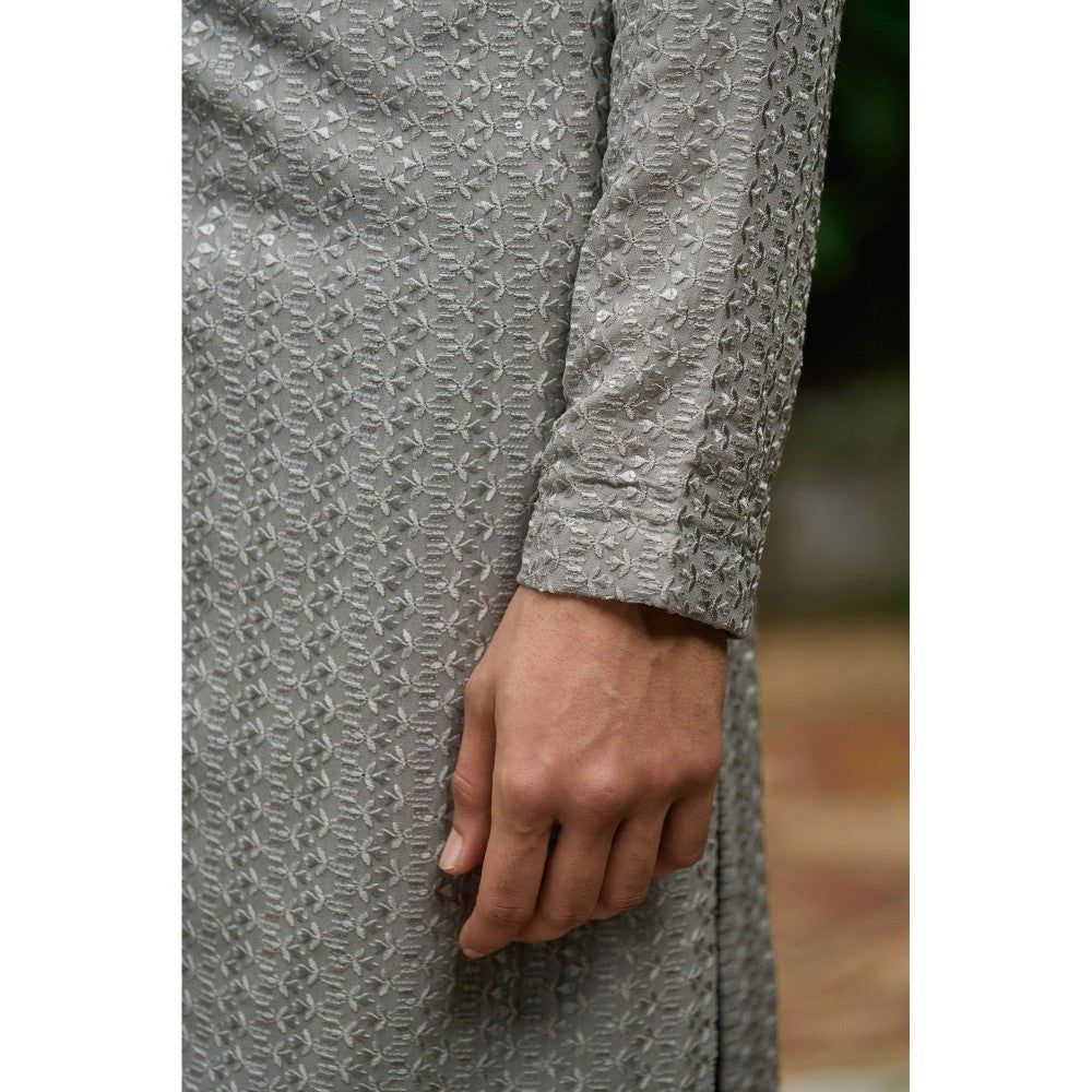 Philocaly Men Aabha Grey Georgette Silk Mandarin Neck Thread Work Kurta
