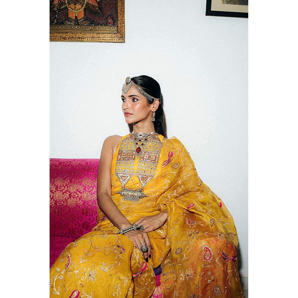 PINK CITY BY SARIKA Yellow Saree With Unstitched Blouse