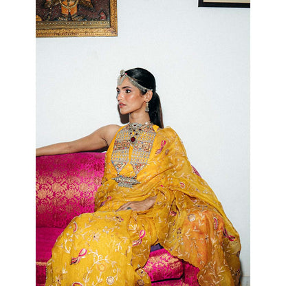 PINK CITY BY SARIKA Yellow Saree With Unstitched Blouse