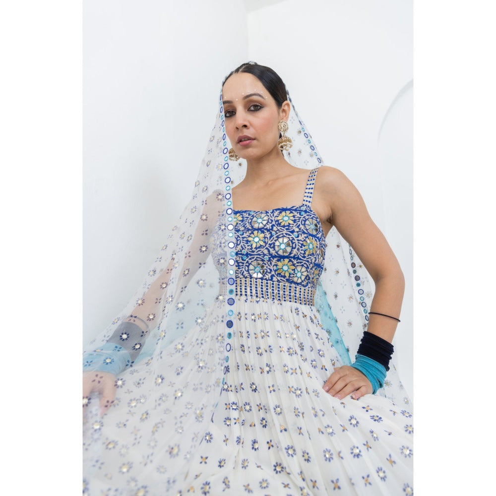 POOJA RAJGARHIA GUPTA Raatraani Anarkali Kurta with Dupatta (Set of 2)