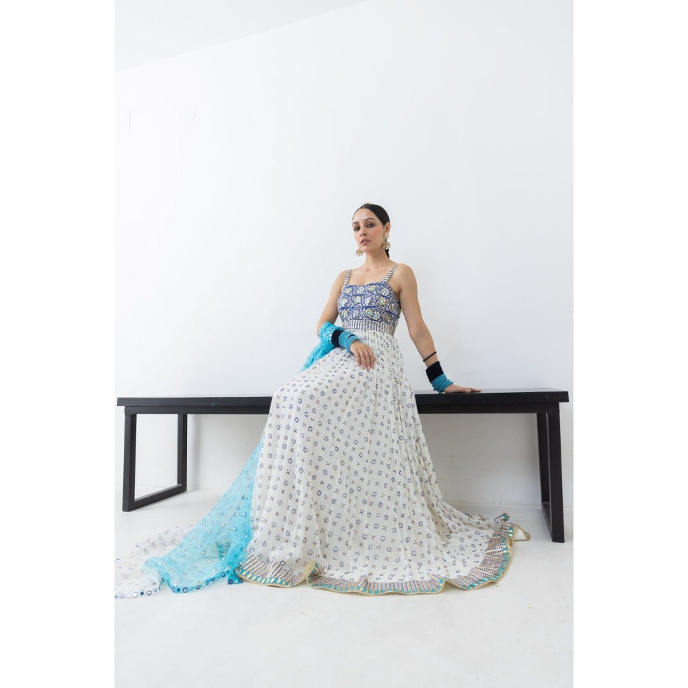 POOJA RAJGARHIA GUPTA Raatraani Anarkali Kurta with Dupatta (Set of 2)