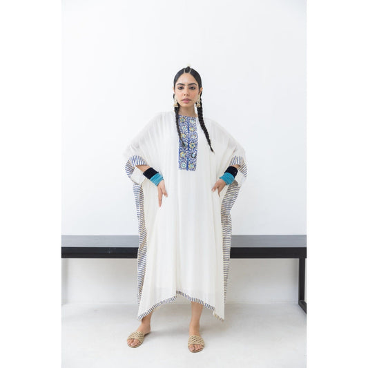 POOJA RAJGARHIA GUPTA Chandrama Kaftan with Slip (Set of 2)