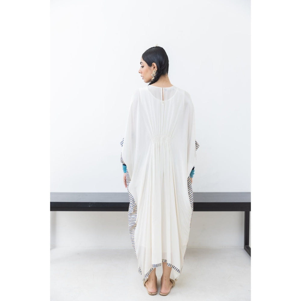 POOJA RAJGARHIA GUPTA Chandrama Kaftan with Slip (Set of 2)