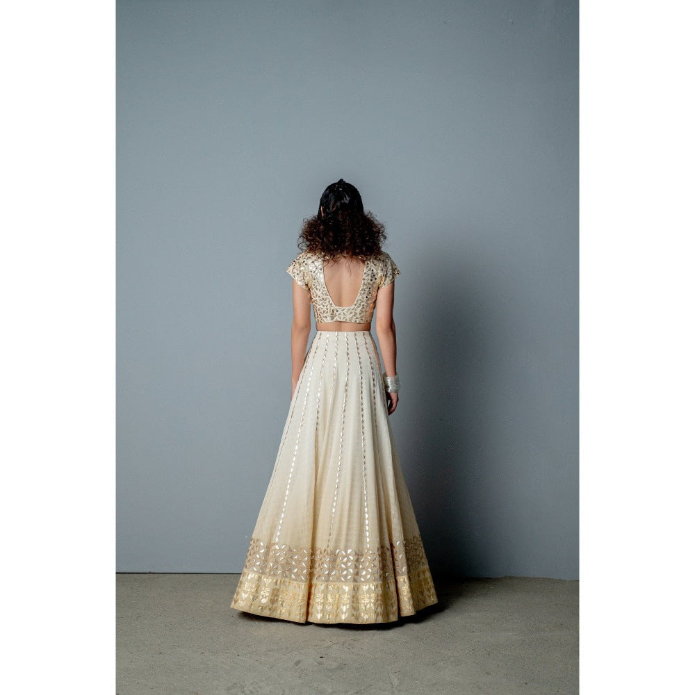 POOJA RAJGARHIA GUPTA The Cleopatra Lehenga (Set of 3)