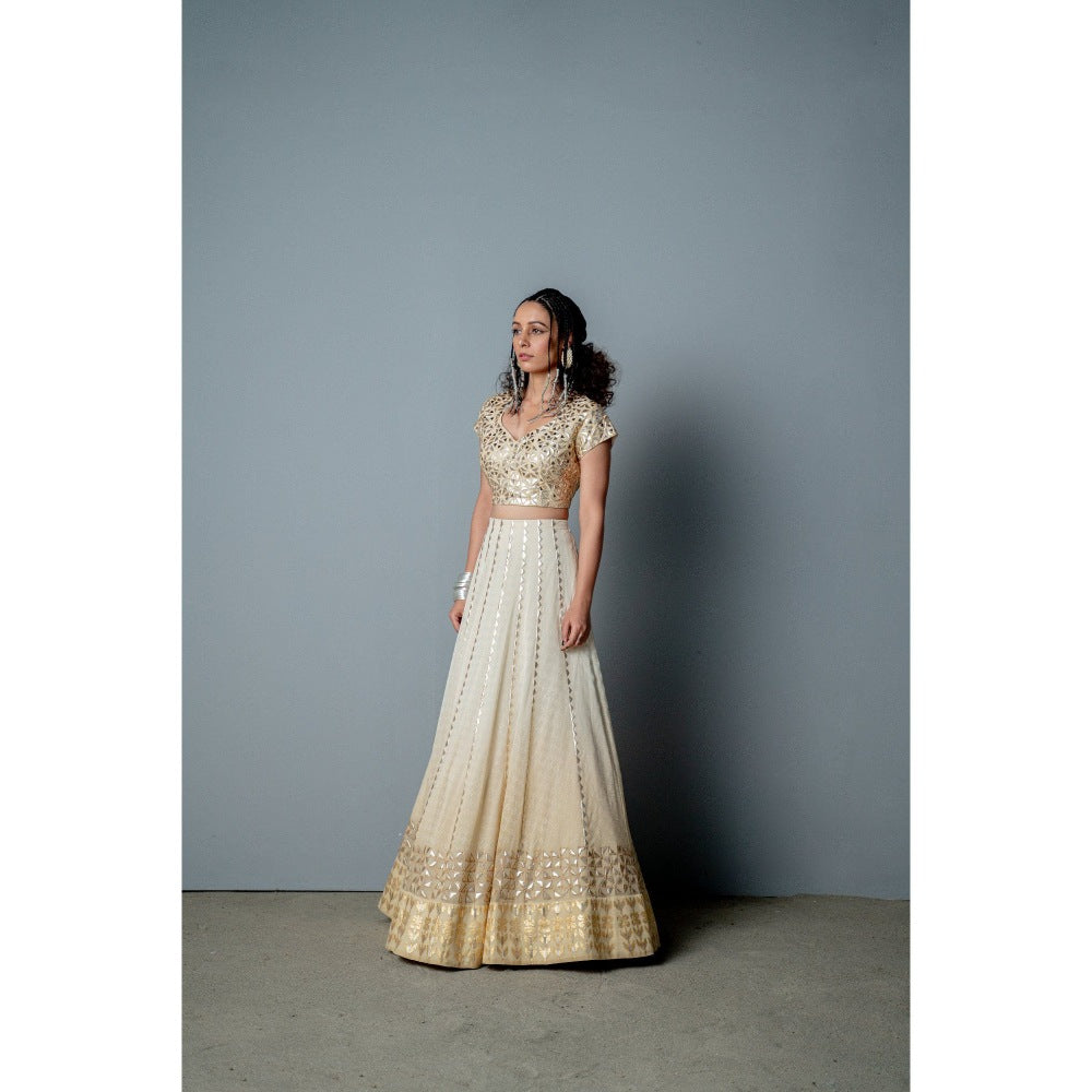 POOJA RAJGARHIA GUPTA The Cleopatra Lehenga (Set of 3)