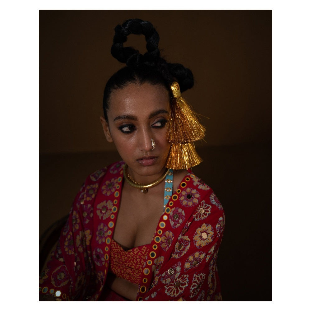 POOJA RAJGARHIA GUPTA Aalta Lehenga with Blouse and Cape (Set of 3)