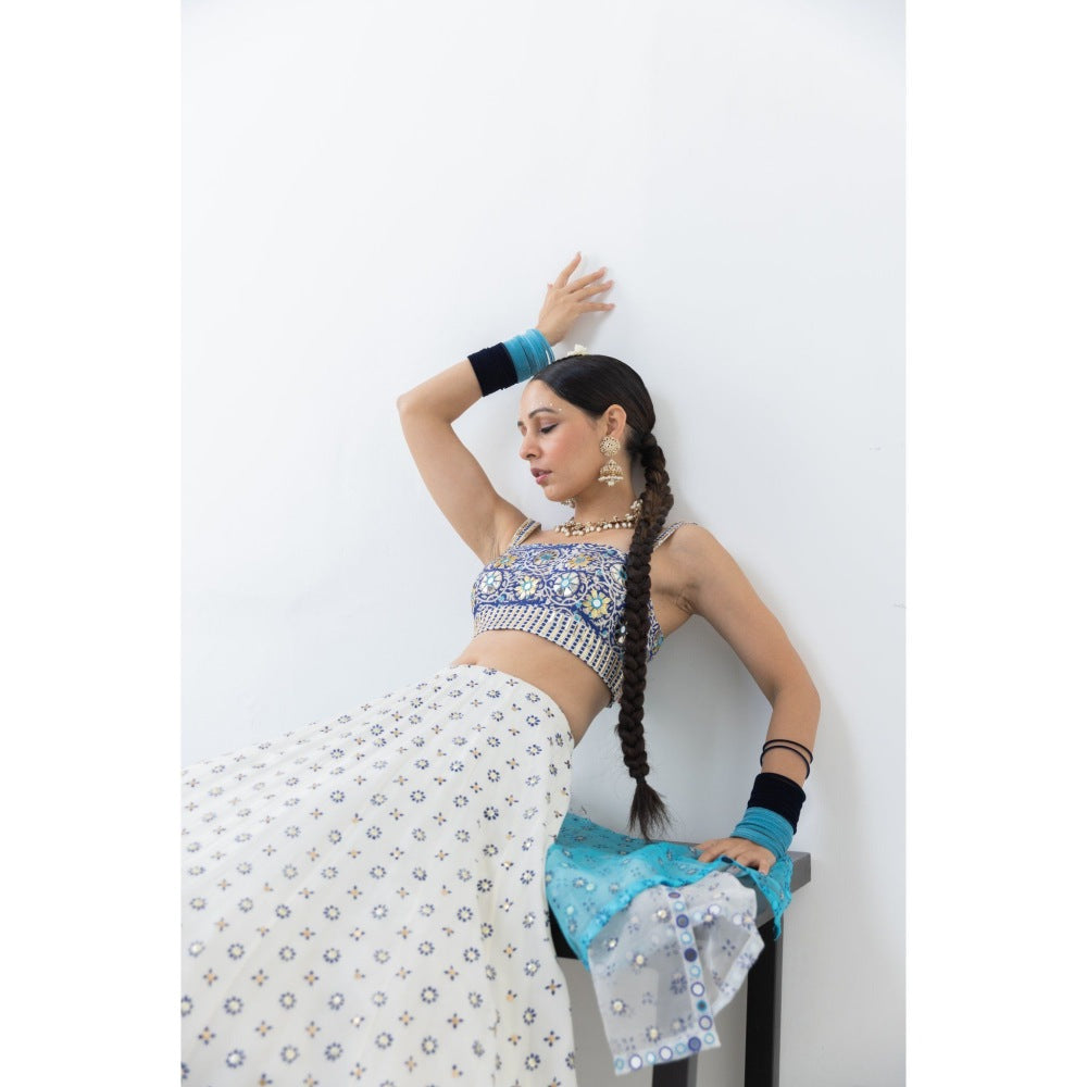 POOJA RAJGARHIA GUPTA Raatraani Lehenga with Blouse and Dupatta (Set of 3)