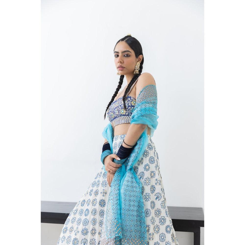 POOJA RAJGARHIA GUPTA Chandrama Lehenga with Blouse and Dupatta (Set of 3)