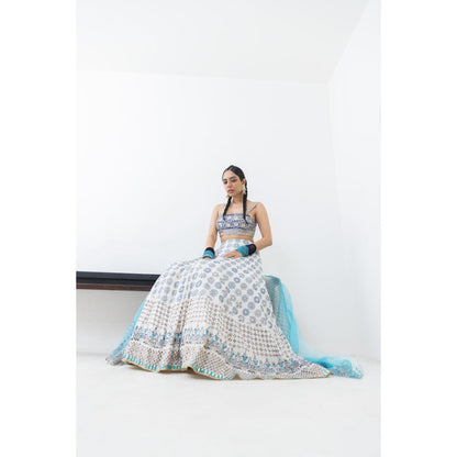 POOJA RAJGARHIA GUPTA Chandrama Lehenga with Blouse and Dupatta (Set of 3)