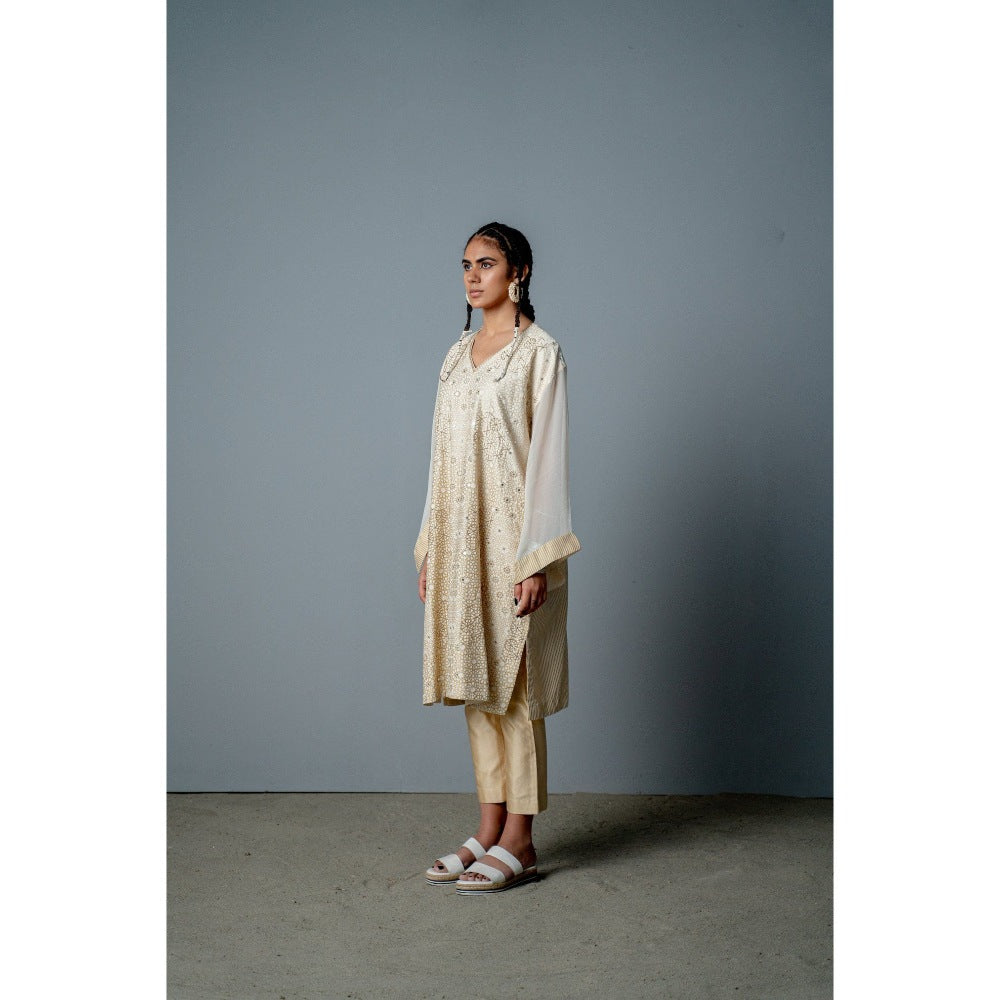 POOJA RAJGARHIA GUPTA Ivory Gold Mosaic Pheran Kurta with Pant (Set of 2)