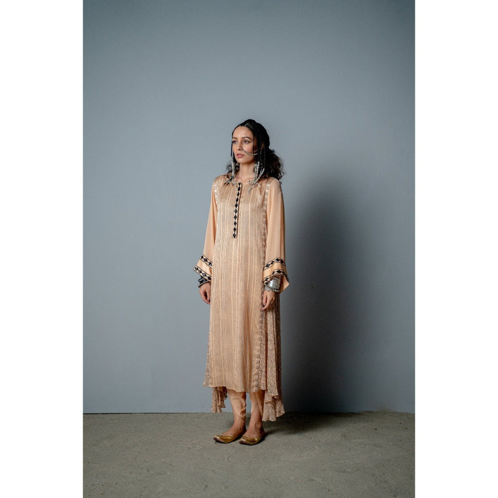 POOJA RAJGARHIA GUPTA Zenobia Umbrella Kurta with Pant (Set of 2)