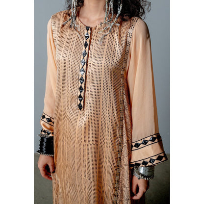 POOJA RAJGARHIA GUPTA Zenobia Umbrella Kurta with Pant (Set of 2)