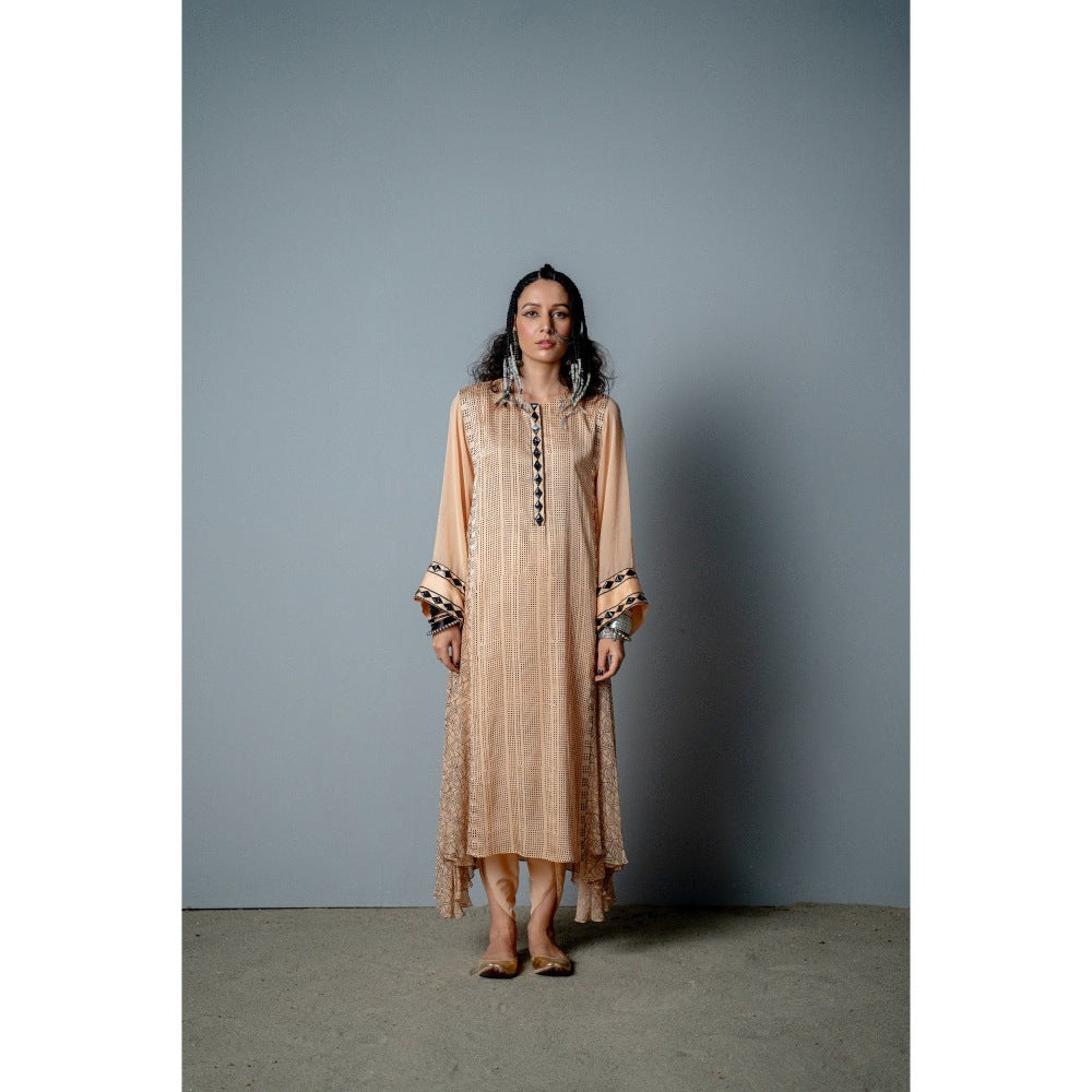 POOJA RAJGARHIA GUPTA Zenobia Umbrella Kurta with Pant (Set of 2)