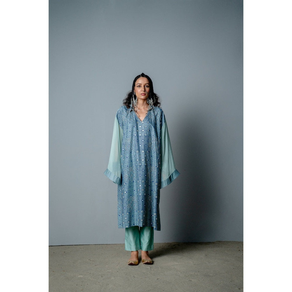 POOJA RAJGARHIA GUPTA Aqua Mosaic Pheran Kurta with Pant (Set of 2)