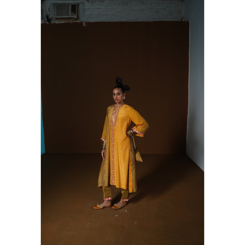 POOJA RAJGARHIA GUPTA Kasundi Kurta with Pant (Set of 2)